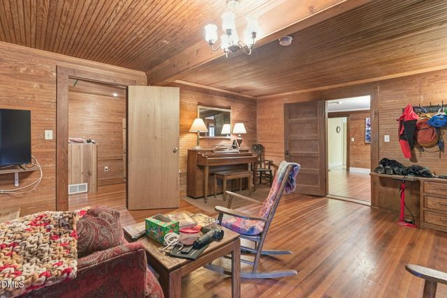 2319 White Cross Road, Chapel Hill, NC 27516