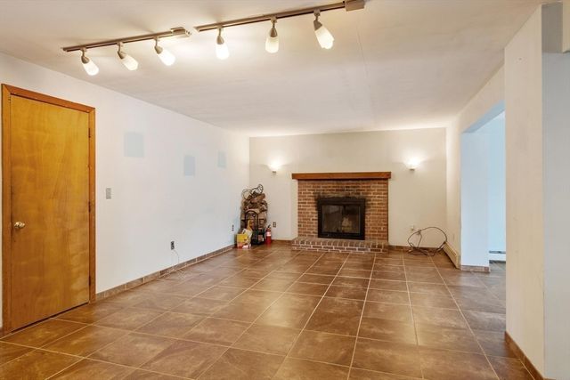 1 Pigeon Hill St., Rockport, MA 01966