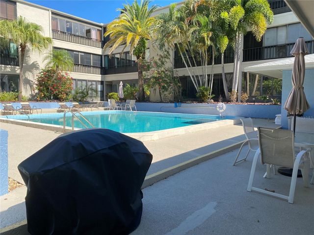 215 VALENCIA BOULEVARD 303, Belleair Bluffs, FL 33770