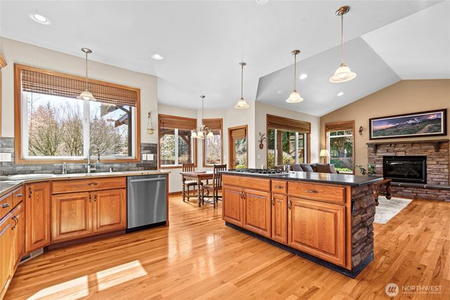 15523 SE 261st Place, Covington, WA 98042