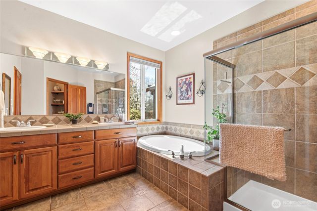 15523 SE 261st Place, Covington, WA 98042