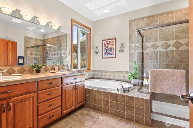 15523 SE 261st Place, Covington, WA 98042