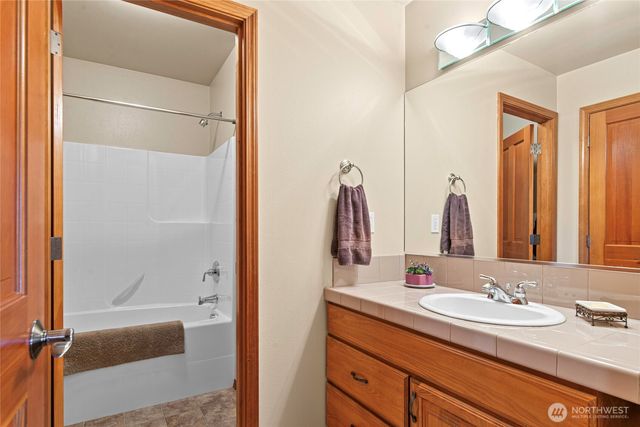 15523 SE 261st Place, Covington, WA 98042