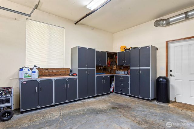 15523 SE 261st Place, Covington, WA 98042