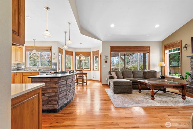 15523 SE 261st Place, Covington, WA 98042