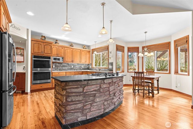 15523 SE 261st Place, Covington, WA 98042