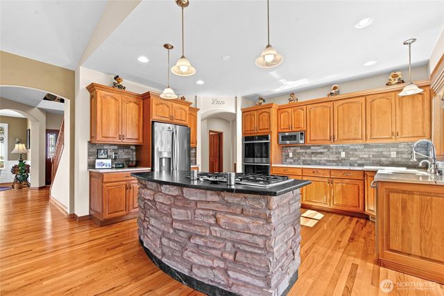 15523 SE 261st Place, Covington, WA 98042