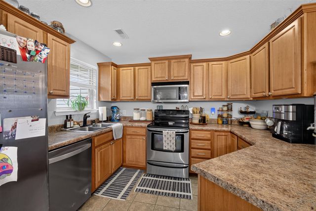 2912 WOODS CROSSING DR, Columbia, MO 65202