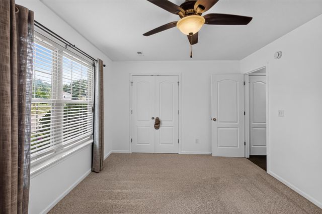2912 WOODS CROSSING DR, Columbia, MO 65202