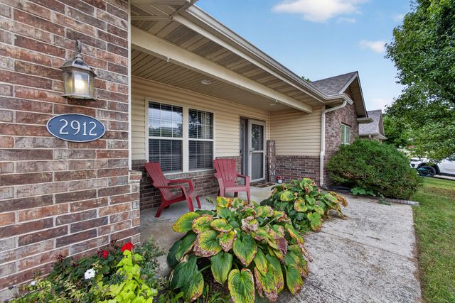 2912 WOODS CROSSING DR, Columbia, MO 65202