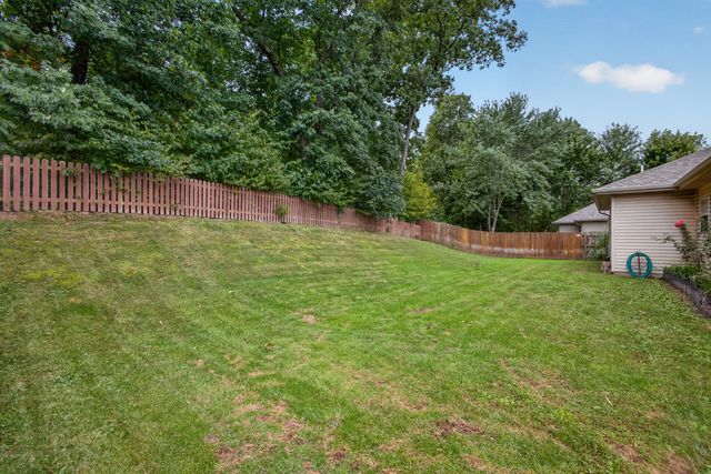 2912 WOODS CROSSING DR, Columbia, MO 65202