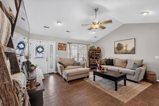 2912 WOODS CROSSING DR, Columbia, MO 65202