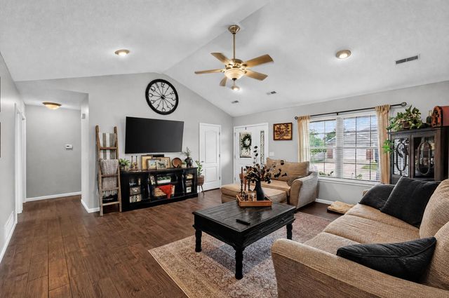 2912 WOODS CROSSING DR, Columbia, MO 65202