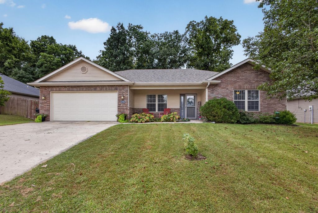 2912 WOODS CROSSING DR, Columbia, MO 65202