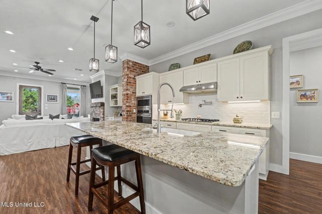 802 Old Spanish Trail, Bay Saint Louis, MS 39520