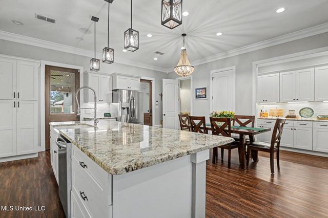 802 Old Spanish Trail, Bay Saint Louis, MS 39520