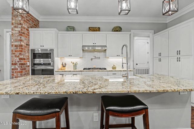 802 Old Spanish Trail, Bay Saint Louis, MS 39520