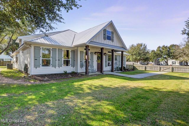 802 Old Spanish Trail, Bay Saint Louis, MS 39520