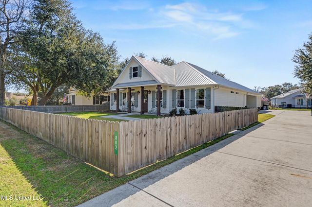 802 Old Spanish Trail, Bay Saint Louis, MS 39520