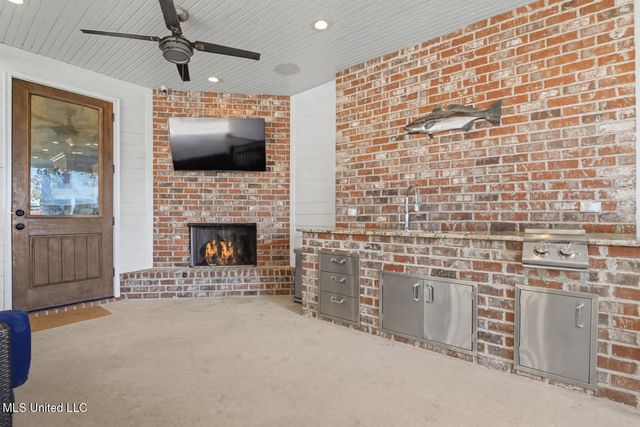 802 Old Spanish Trail, Bay Saint Louis, MS 39520