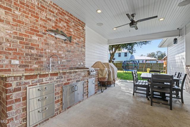 802 Old Spanish Trail, Bay Saint Louis, MS 39520