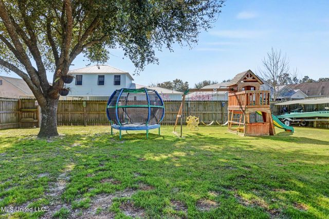 802 Old Spanish Trail, Bay Saint Louis, MS 39520