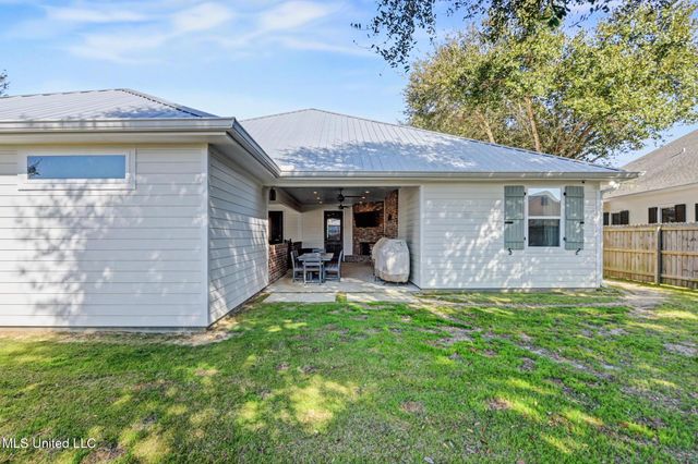 802 Old Spanish Trail, Bay Saint Louis, MS 39520