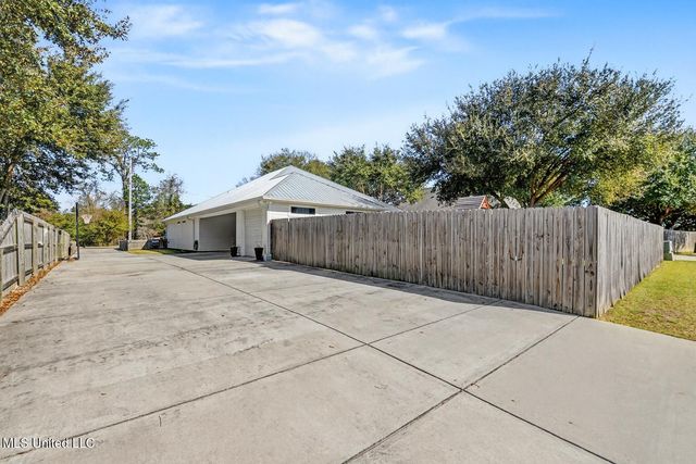 802 Old Spanish Trail, Bay Saint Louis, MS 39520