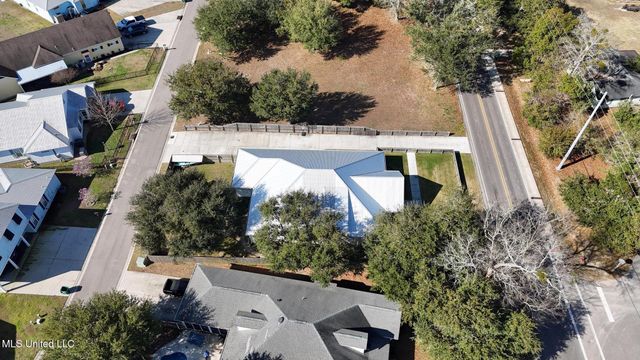 802 Old Spanish Trail, Bay Saint Louis, MS 39520