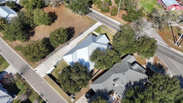 802 Old Spanish Trail, Bay Saint Louis, MS 39520