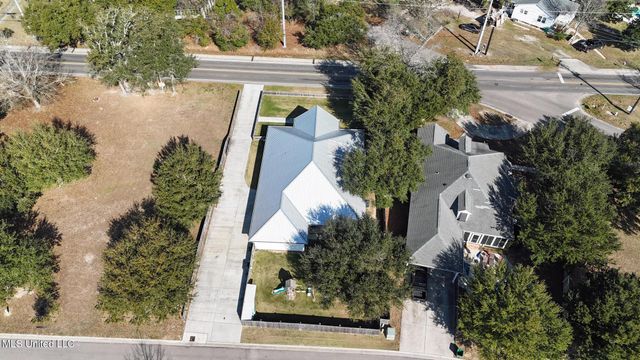 802 Old Spanish Trail, Bay Saint Louis, MS 39520