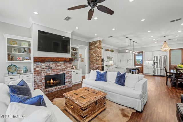 802 Old Spanish Trail, Bay Saint Louis, MS 39520