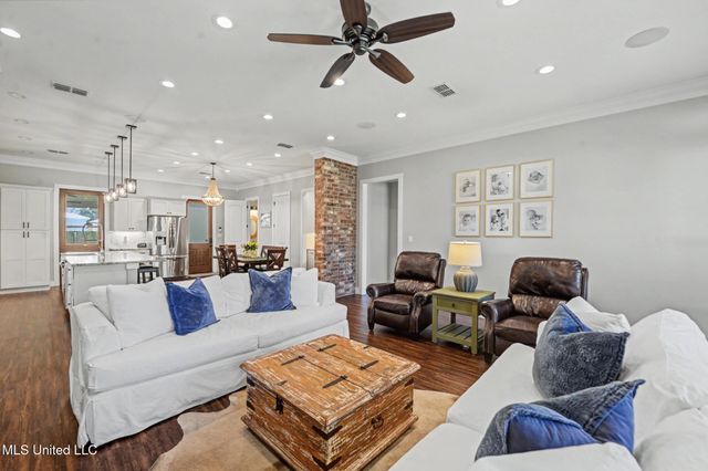 802 Old Spanish Trail, Bay Saint Louis, MS 39520