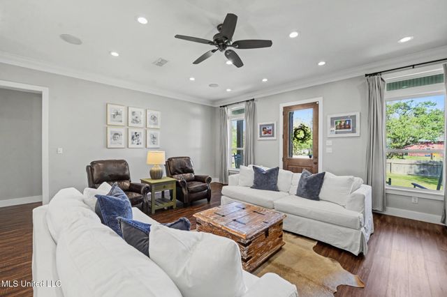 802 Old Spanish Trail, Bay Saint Louis, MS 39520