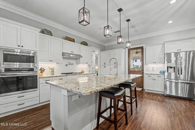 802 Old Spanish Trail, Bay Saint Louis, MS 39520