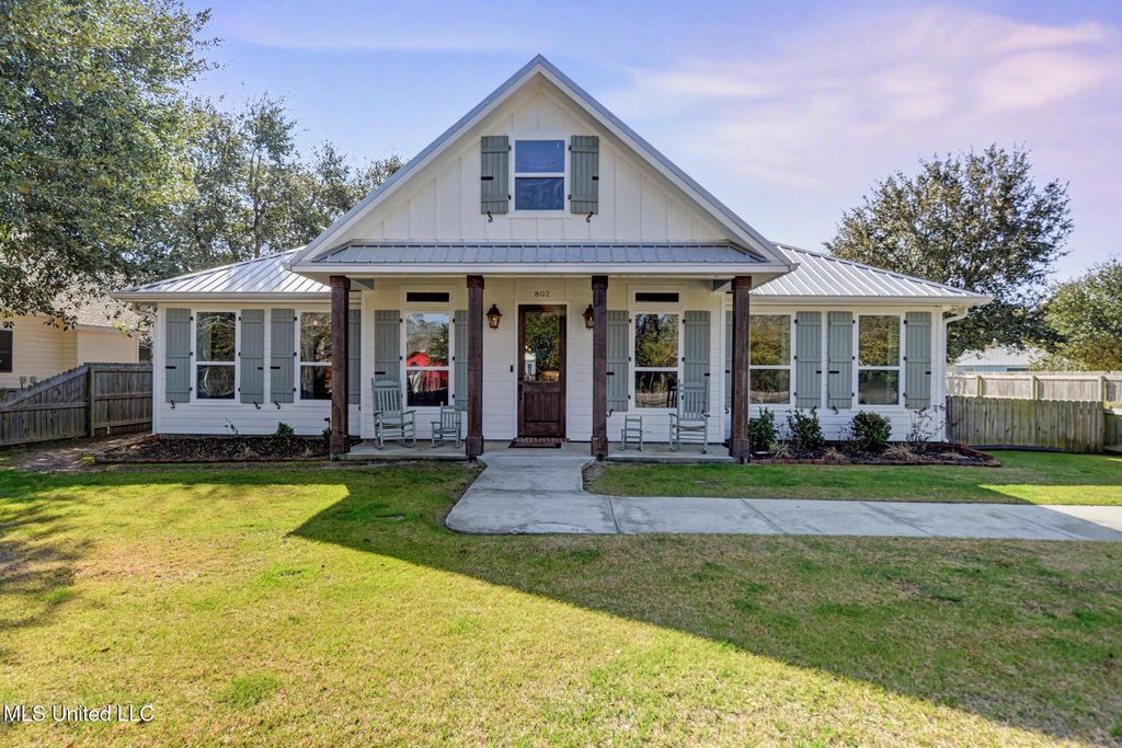 802 Old Spanish Trail, Bay Saint Louis, MS 39520