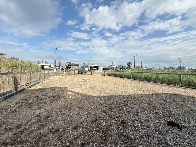 1217 N Monkhouse Drive, Crystal Beach, TX 77650