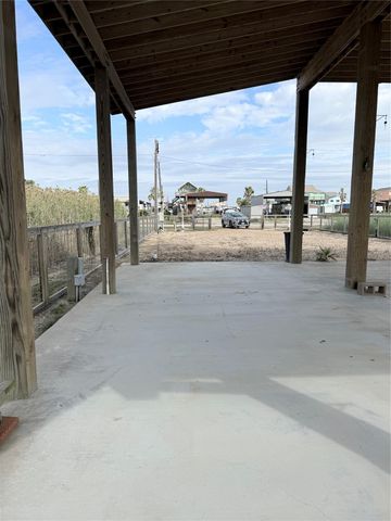 1217 N Monkhouse Drive, Crystal Beach, TX 77650