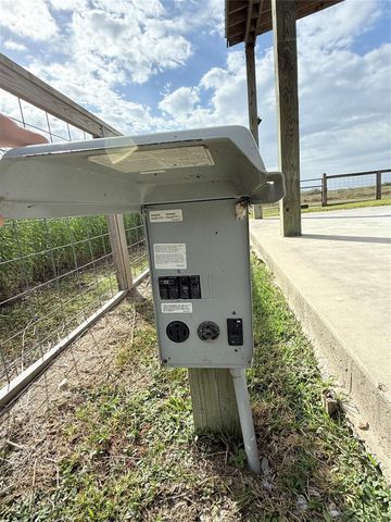 1217 N Monkhouse Drive, Crystal Beach, TX 77650