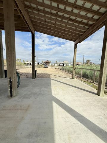 1217 N Monkhouse Drive, Crystal Beach, TX 77650