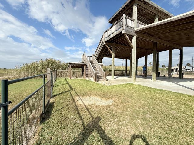 1217 N Monkhouse Drive, Crystal Beach, TX 77650