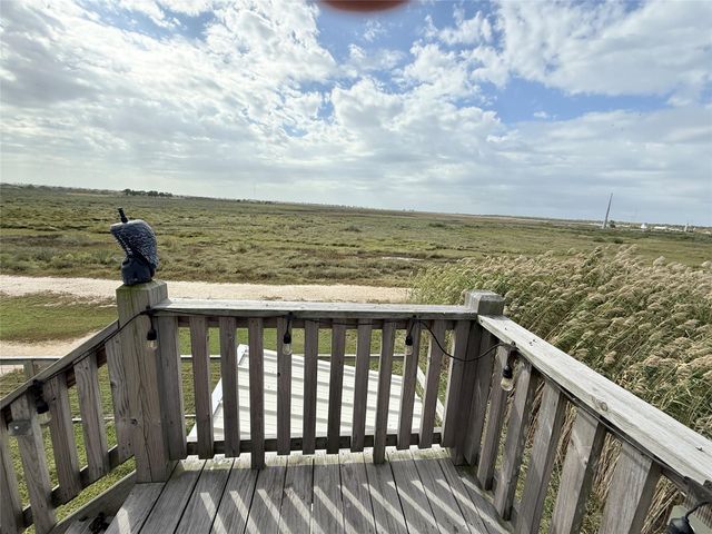 1217 N Monkhouse Drive, Crystal Beach, TX 77650