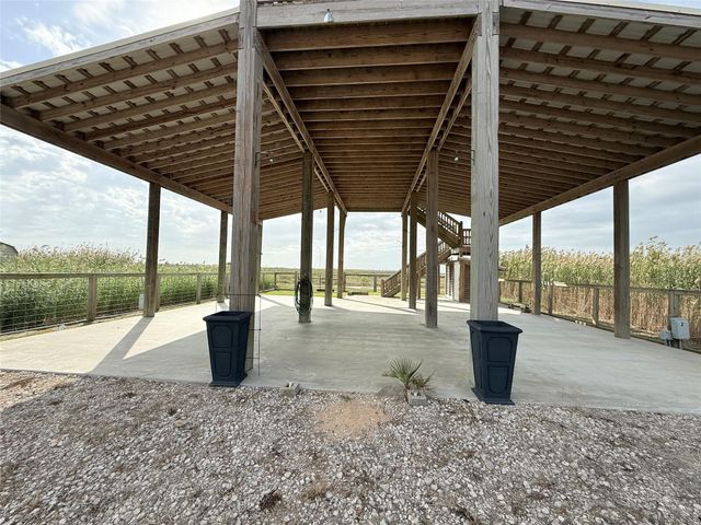 1217 N Monkhouse Drive, Crystal Beach, TX 77650