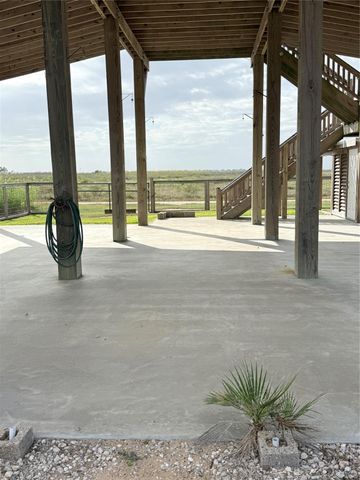 1217 N Monkhouse Drive, Crystal Beach, TX 77650