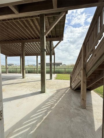 1217 N Monkhouse Drive, Crystal Beach, TX 77650