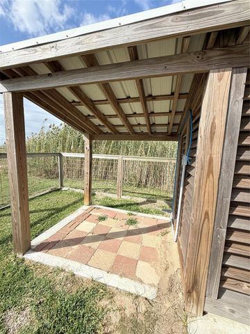 1217 N Monkhouse Drive, Crystal Beach, TX 77650