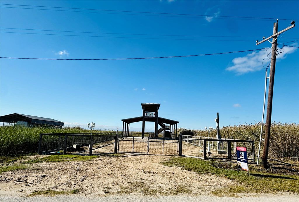 1217 N Monkhouse Drive, Crystal Beach, TX 77650