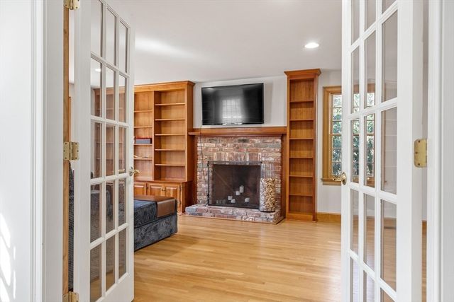 96 Mossman Rd, Sudbury, MA 01776