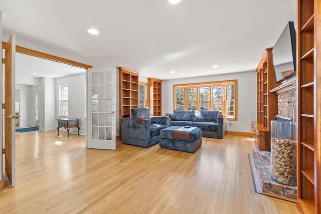 96 Mossman Rd, Sudbury, MA 01776