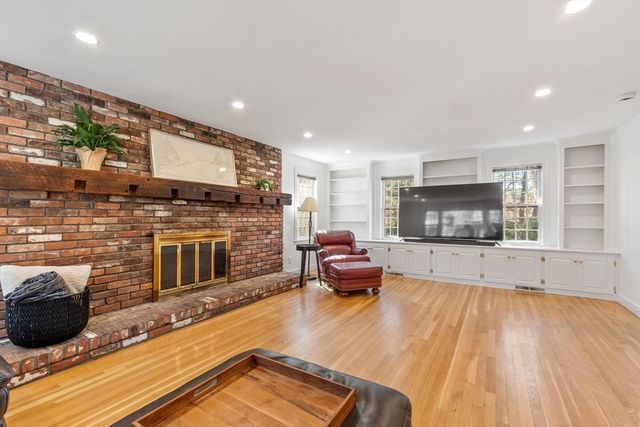 96 Mossman Rd, Sudbury, MA 01776